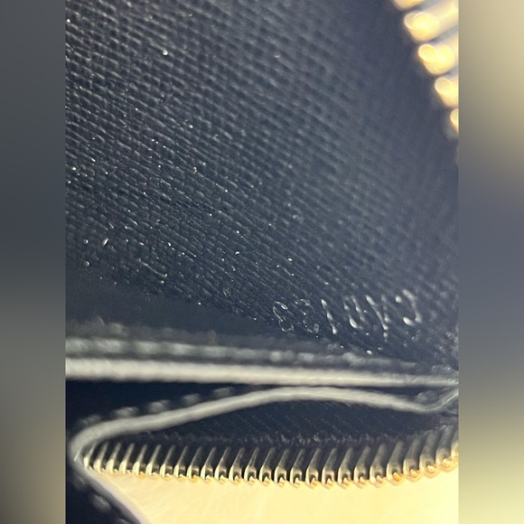 LOUIS VUITTON-CA0123 Black Epi Leather Zippy Wallet - Picture 14 of 14